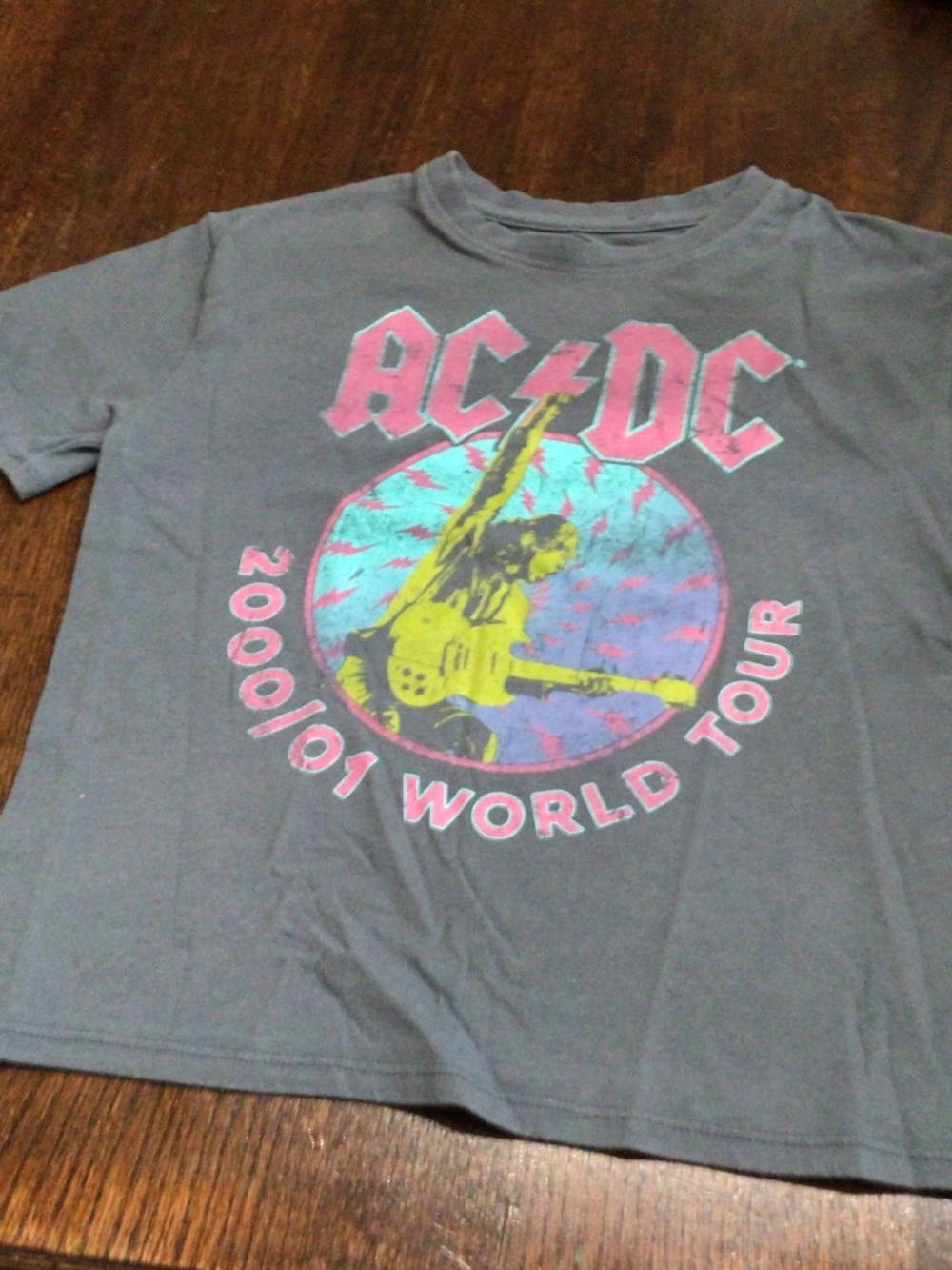 AC DC 2000/01 world tour T-shirt. Youth size S 6/7. Good shape